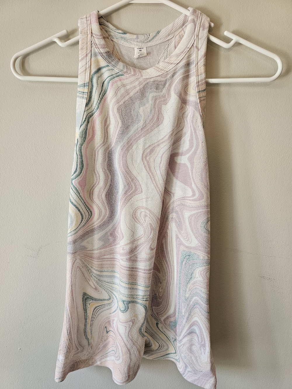 Old Navy Sleeveless Marble-Print Tank in Pastel Pink